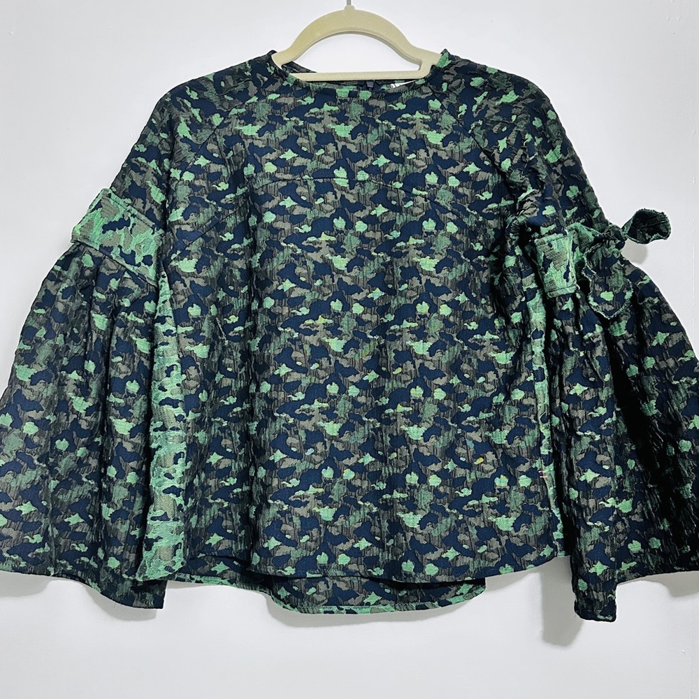 Noble 31 
Green Camouflage Women's Top